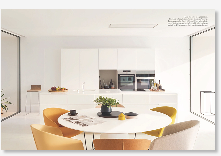 Publicación en la revista Arquitectura y Diseño - Casa sobre los olivos - Gallardo Llopis Arquitectura
